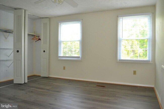 Building Photo - 16570 Sioux Ln