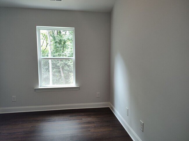 Building Photo - New Build end-unit townhome in the Druid H...
