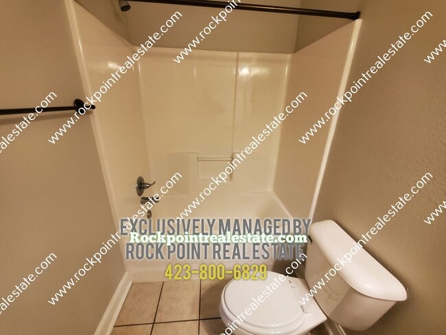 Building Photo - 3 Bedroom 2 Bath Townhouse
