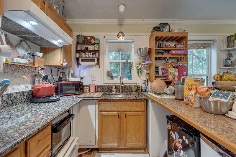 Building Photo - 624 W 7th Ave