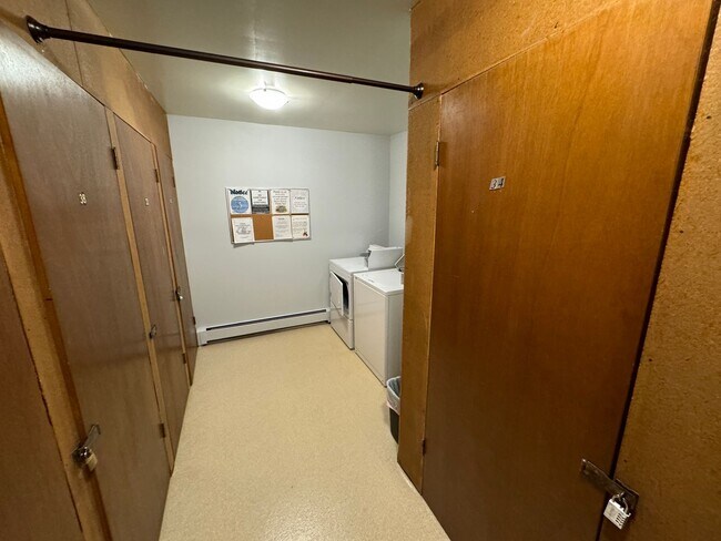 Building Photo - 1 bed, 1 bath close proximity to downtown!