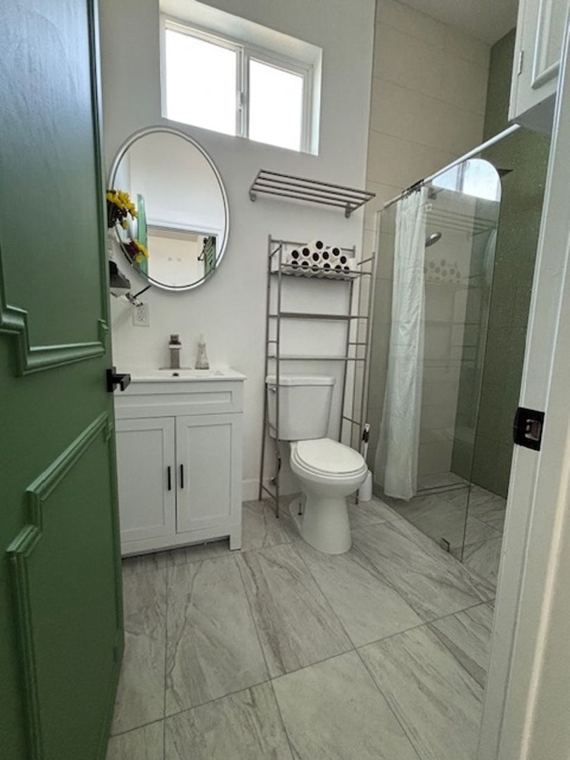 Building Photo - 44860 Swingle Ave