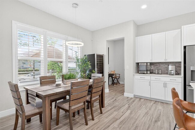 Building Photo - 8809 Laureate Blvd