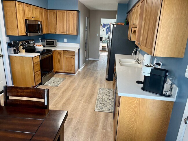 Building Photo - Updated 3BR/2BA with LOFT and Garage!