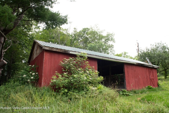 Building Photo - 61 Schoolhouse Rd