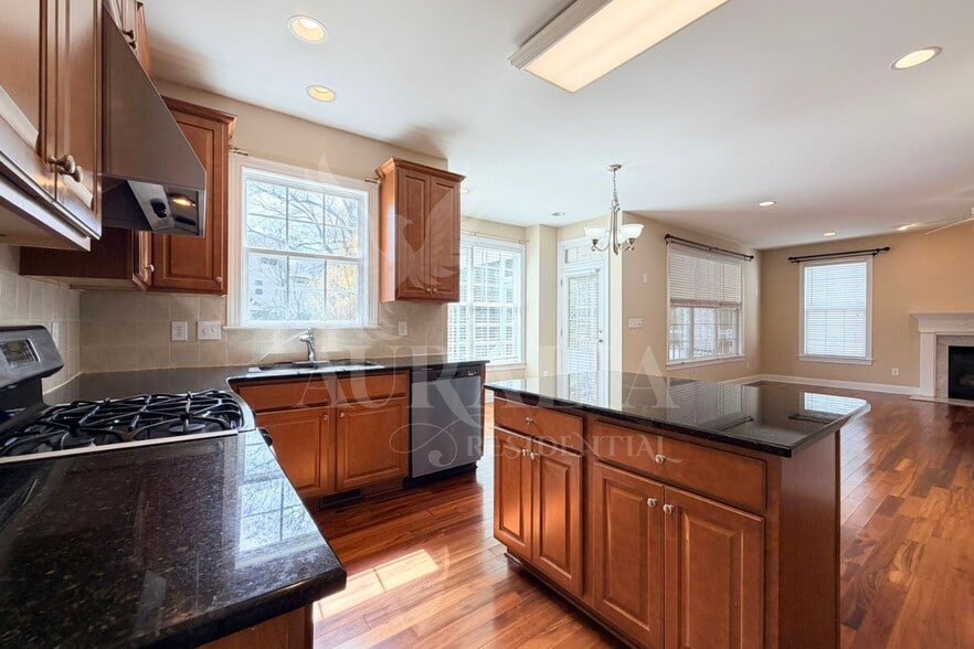 Building Photo - 101 Scotlow Way