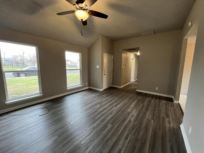 Building Photo - 2111 Caprice Dr