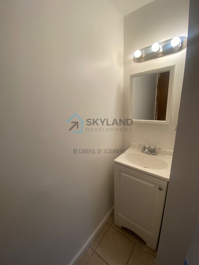 Building Photo - 5011 Jackson St