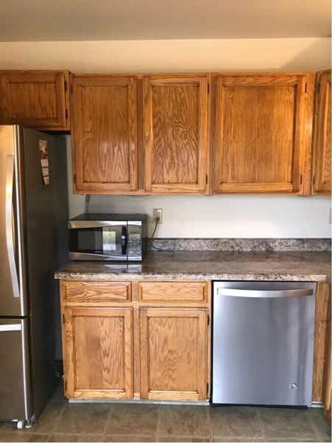 Building Photo - STUDENTS WELCOME! 3-Bed / 2-Bath Home 2 Miles from CSU