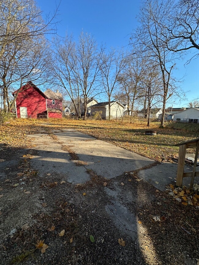 Building Photo - 1043 Vine St