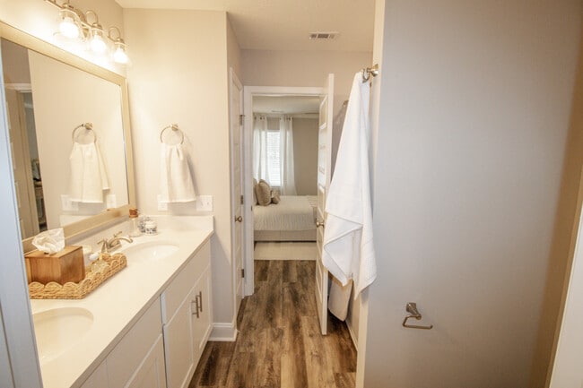 Building Photo - 116 Woodsedge Dr