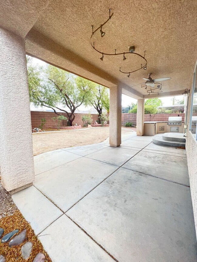 Building Photo - Southwest Rustic Charmet