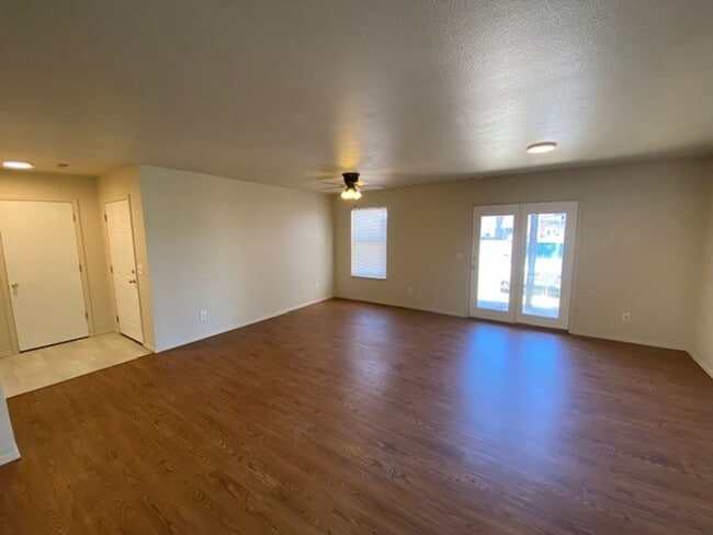 Building Photo - 317 Erin Pl