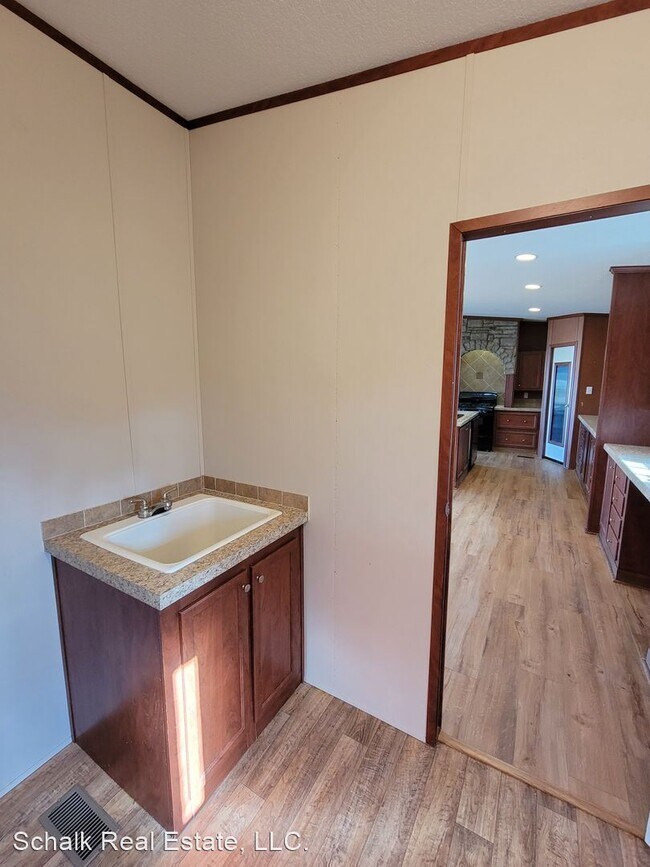 Building Photo - 4 br, 2 bath House - 524 Trout Road