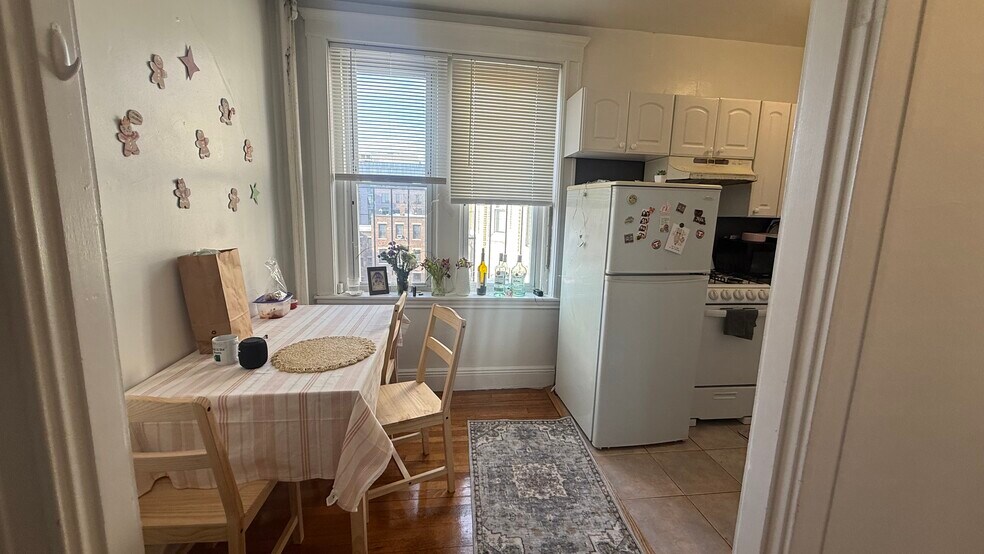 Building Photo - 199 Park Dr