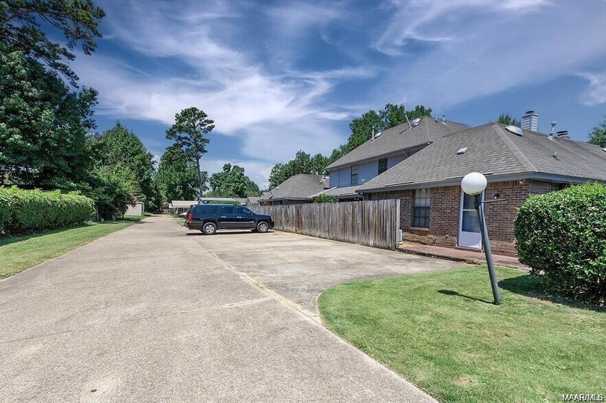Building Photo - 5948 Carmel Dr