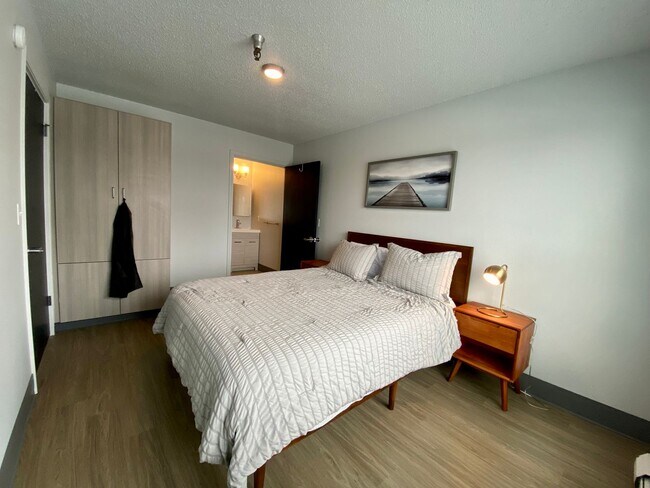 Building Photo - FURNISHED, 1 bed 1 bath in newly renovated...