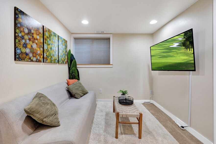 Building Photo - 7911 5th Ave NE