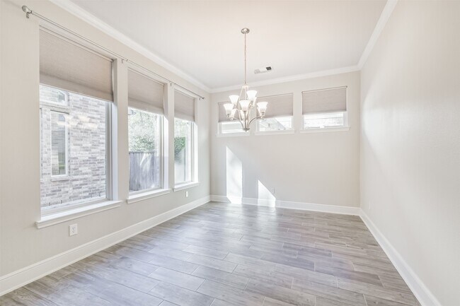 Building Photo - 210 Liatris Ct