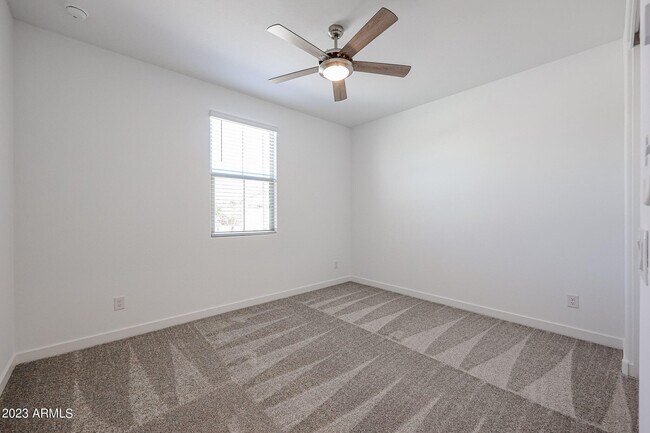 Building Photo - 2071 W Sierra Sunset Trail