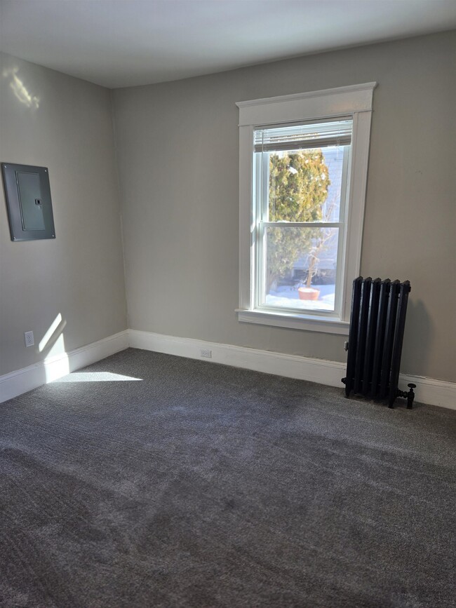 Building Photo - 56 Brook St