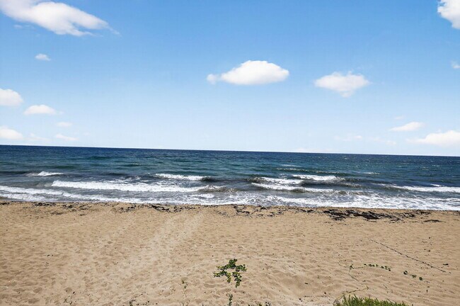 Building Photo - 3450 S Ocean Blvd