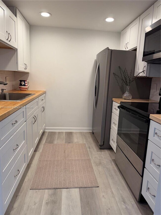 Building Photo - 801 SW 133rd Terrace