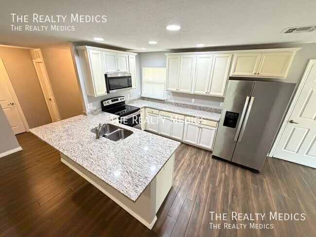 Building Photo - 2615 Fair Oaks Dr