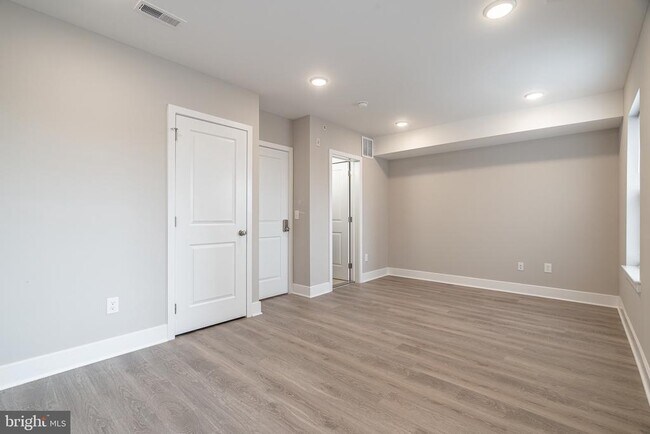 Building Photo - 421 N 39th St