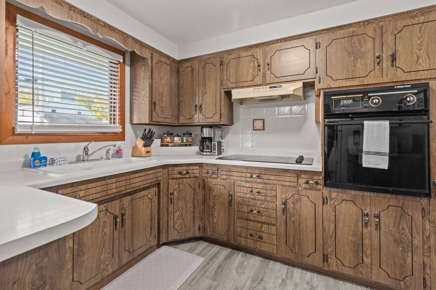 Building Photo - 1221 Kenwood St