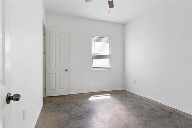 Building Photo - 1310 Hausman Dr