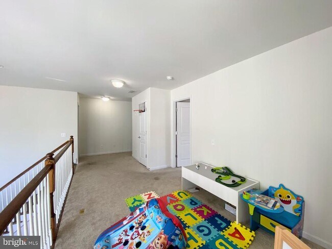 Building Photo - 1403 Hampshire Ln