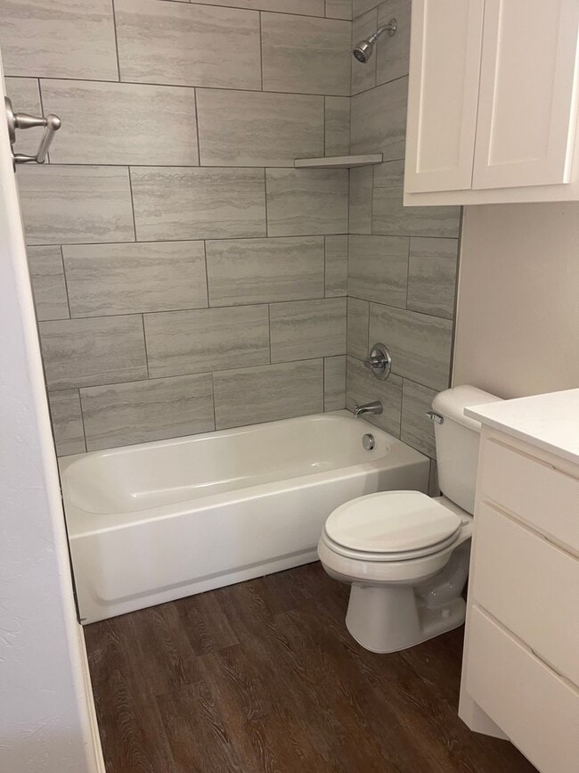 Building Photo - 3 bedroom 2 bath duplex in Newcastle