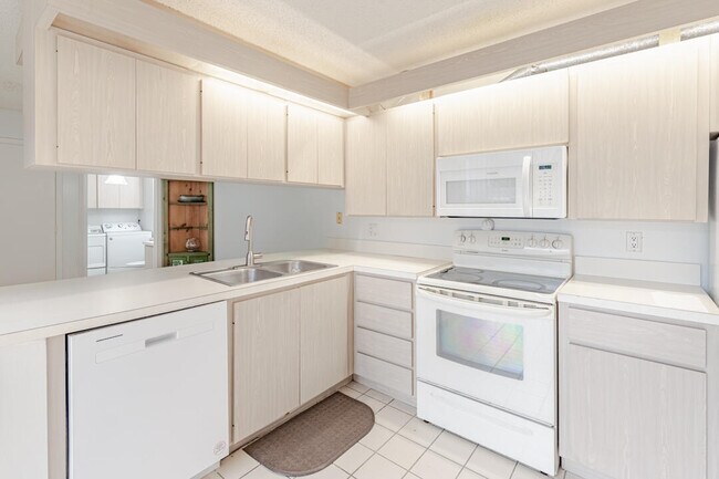 Building Photo - 3261 SW Sunset Trace Cir
