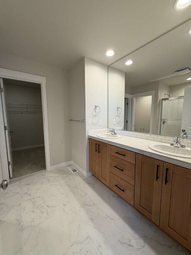 Building Photo - Brand New Estacada 3 bed/2 1/2 bath Home!