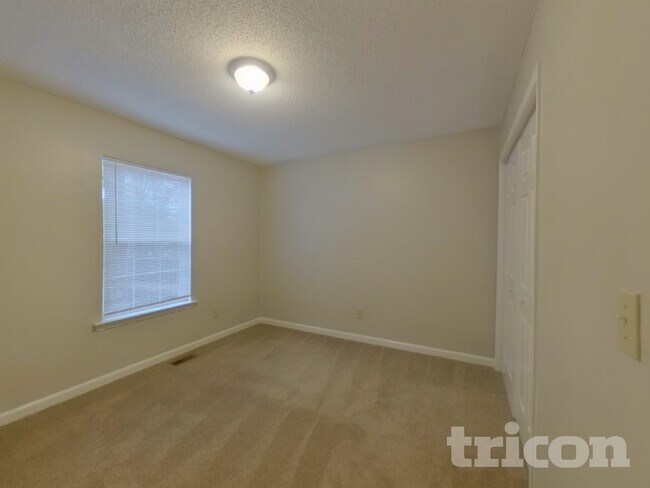 Building Photo - 120 Stockland Rd