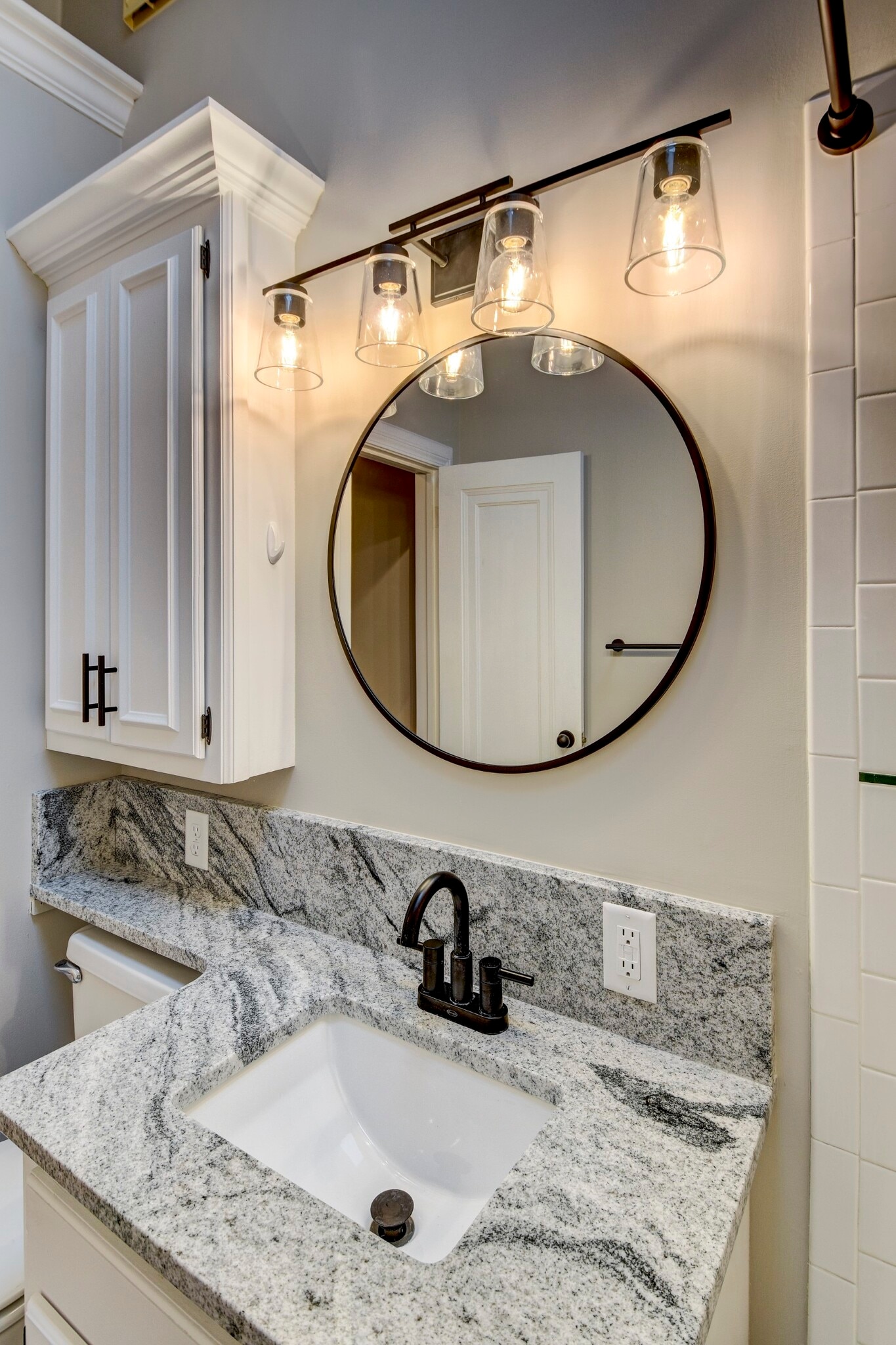Modern black fixtures! - 5210 Rees St