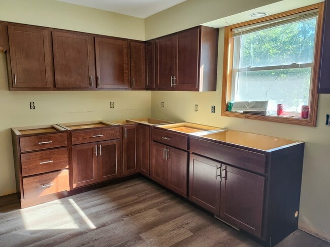 Building Photo - 1323 W Main St