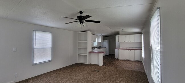 Building Photo - Ready to Move in