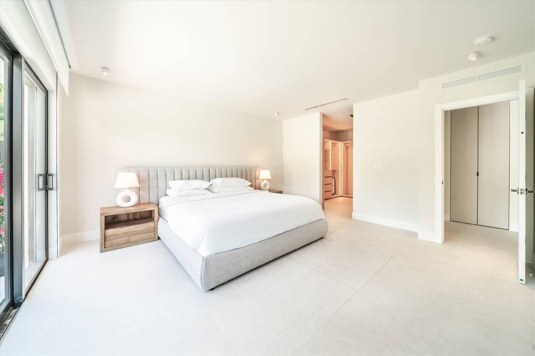 Building Photo - 7610 Bayside Ln