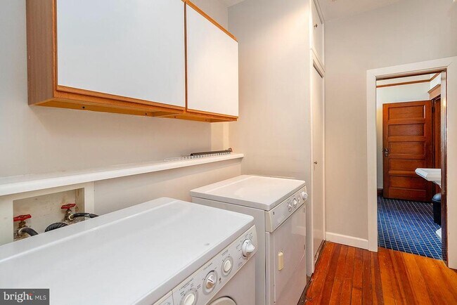 Building Photo - 7 N Loudoun St