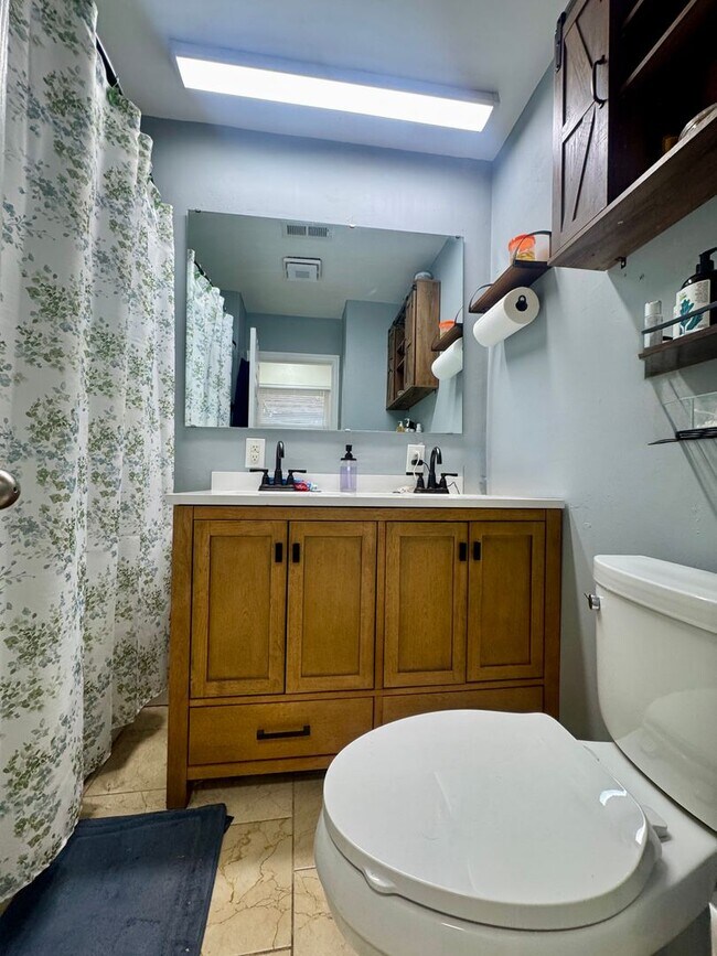 Building Photo - Charming Brick Ranch in the Heart of Churchland