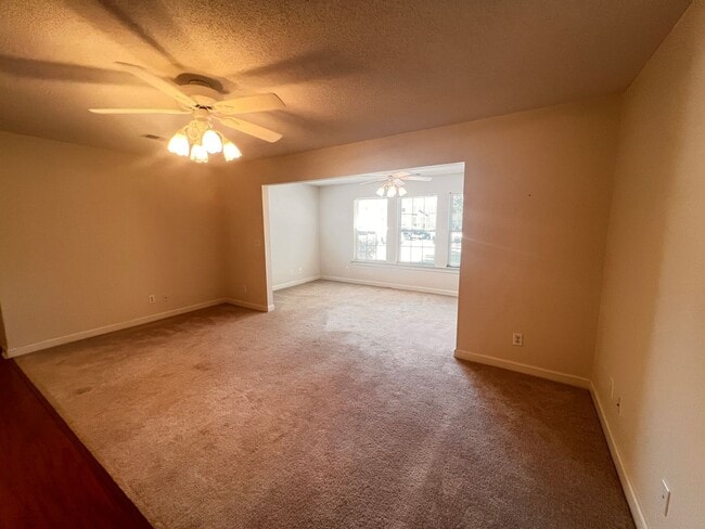 Building Photo - Beautiful, 1st Floor Unfurnished,  Bedroom Condo at Riverwoods in Murrells Inlet!