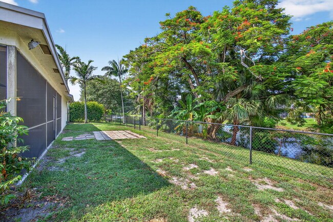 Building Photo - 1202 Essex Dr