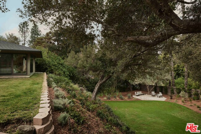 Building Photo - 775 San Rafael Terrace