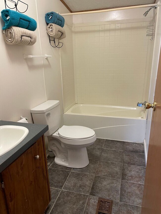 Building Photo - Three Bedroom Trailer Home in Rhodhiss Wit...