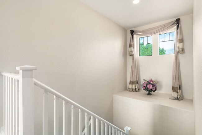 Building Photo - Private pool in highly sought after Goodye...