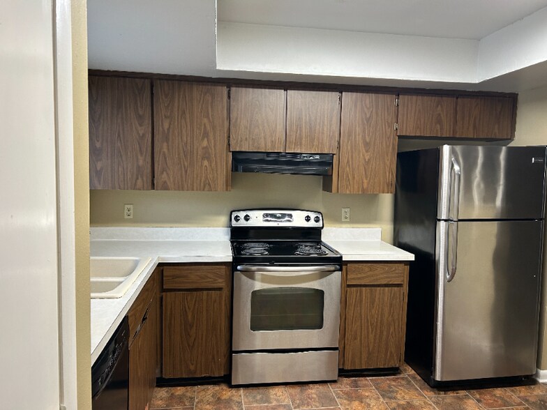 Building Photo - 7089 Balboa Dr