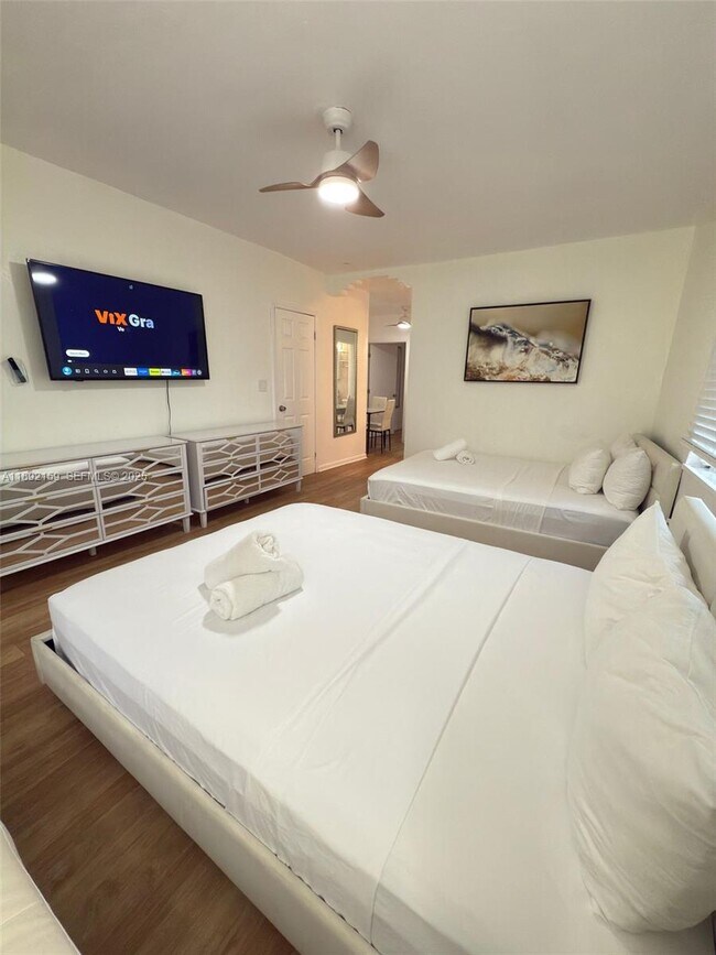 Building Photo - 545 Michigan Ave