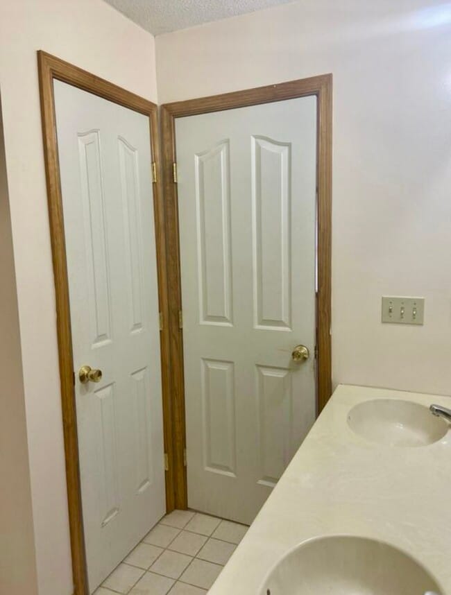 Building Photo - 8057 Red Squirrel Dr